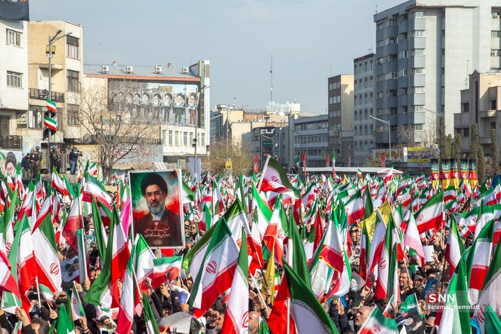 اجتماع مردم تهران برای بیعت با آیت الله سید مجتبی خامنه‌ا