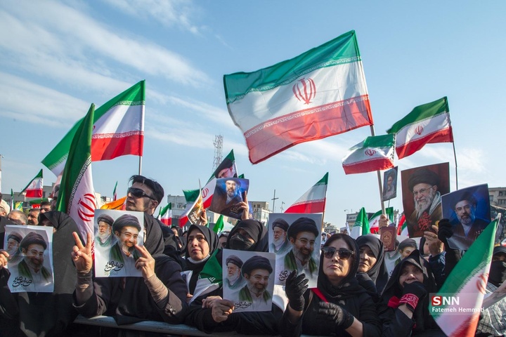 اجتماع مردم تهران برای بیعت با آیت الله سید مجتبی خامنه‌ا