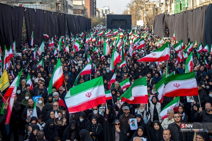 اجتماع مردم تهران برای بیعت با آیت الله سید مجتبی خامنه‌ا