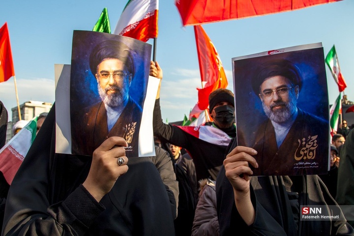 اجتماع مردم تهران برای بیعت با آیت الله سید مجتبی خامنه‌ا