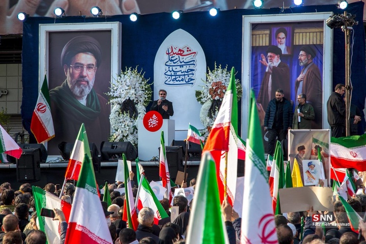 اجتماع مردم تهران برای بیعت با آیت الله سید مجتبی خامنه‌ا