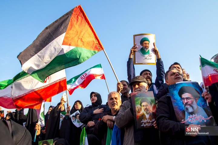 اجتماع مردم تهران برای بیعت با آیت الله سید مجتبی خامنه‌ا