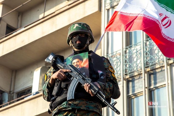 اجتماع مردم تهران برای بیعت با آیت الله سید مجتبی خامنه‌ا