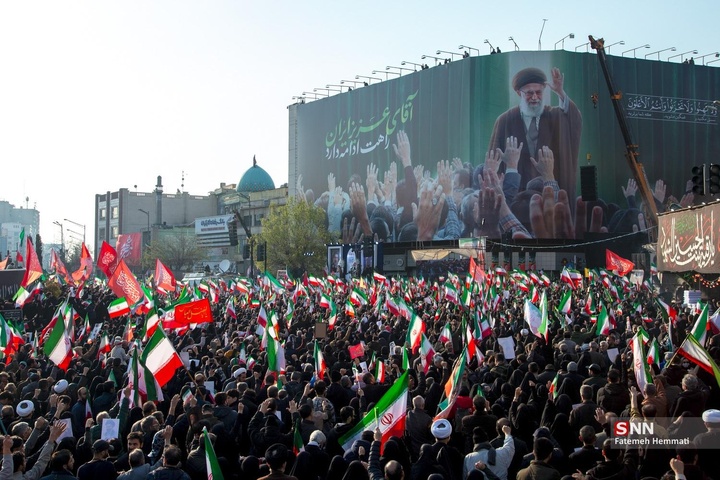 اجتماع مردم تهران برای بیعت با آیت الله سید مجتبی خامنه‌ا