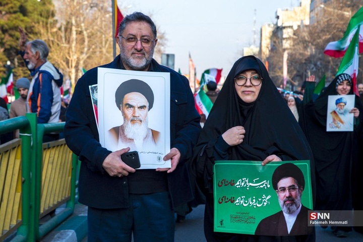 اجتماع مردم تهران برای بیعت با آیت الله سید مجتبی خامنه‌ا