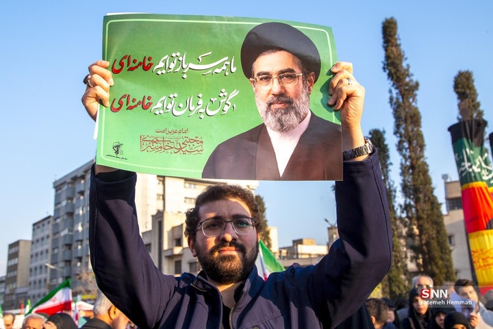 اجتماع مردم تهران برای بیعت با آیت الله سید مجتبی خامنه‌ا