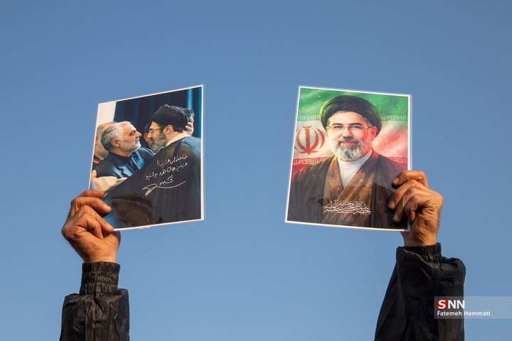 اجتماع مردم تهران برای بیعت با آیت الله سید مجتبی خامنه‌ا