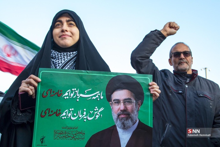 اجتماع مردم تهران برای بیعت با آیت الله سید مجتبی خامنه‌ا