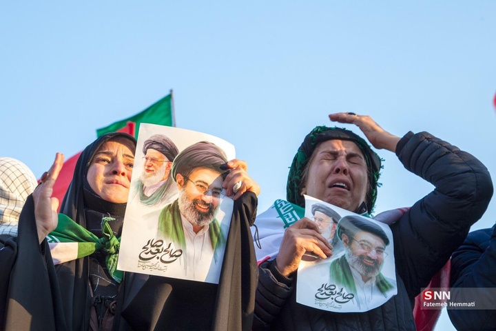 اجتماع مردم تهران برای بیعت با آیت الله سید مجتبی خامنه‌ا