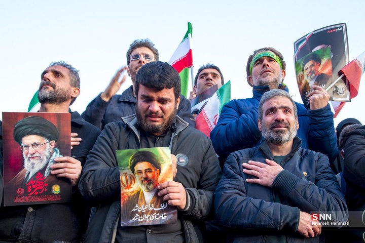 اجتماع مردم تهران برای بیعت با آیت الله سید مجتبی خامنه‌ا