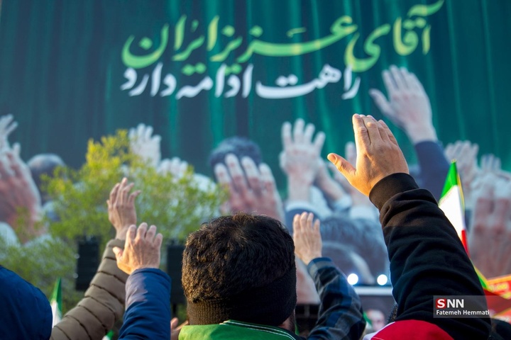 اجتماع مردم تهران برای بیعت با آیت الله سید مجتبی خامنه‌ا