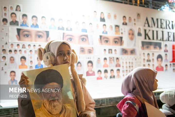 اعتراض دانش‌آموزان مقابل دفتر سازمان ملل در تهران