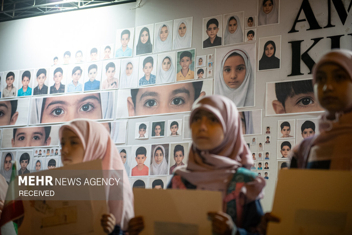 اعتراض دانش‌آموزان مقابل دفتر سازمان ملل در تهران