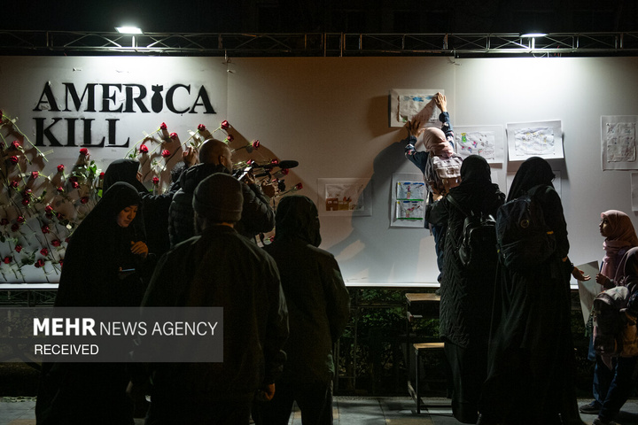 اعتراض دانش‌آموزان مقابل دفتر سازمان ملل در تهران