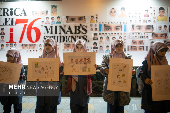 اعتراض دانش‌آموزان مقابل دفتر سازمان ملل در تهران