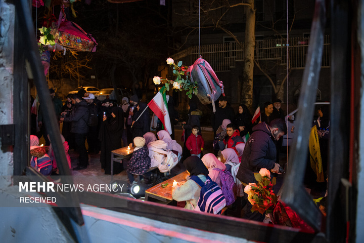 اعتراض دانش‌آموزان مقابل دفتر سازمان ملل در تهران