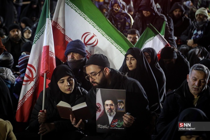 مراسم احیاء شب بیست و سوم ماه رمضان در میدان انقلاب اسلامی تهران