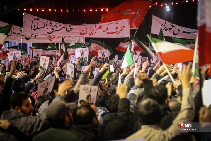 مراسم احیاء شب بیست و سوم ماه رمضان در میدان انقلاب اسلامی تهران