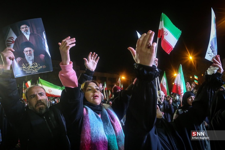 مراسم احیاء شب بیست و سوم ماه رمضان در میدان انقلاب اسلامی تهران