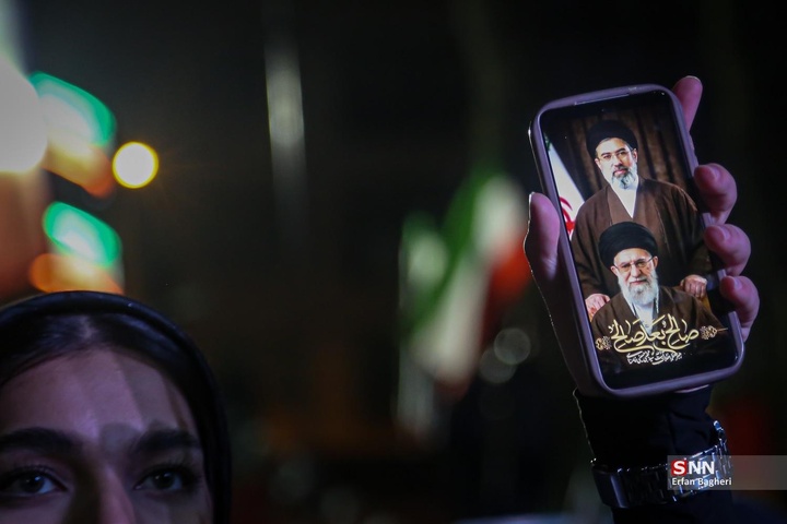 مراسم احیاء شب بیست و سوم ماه رمضان در میدان انقلاب اسلامی تهران