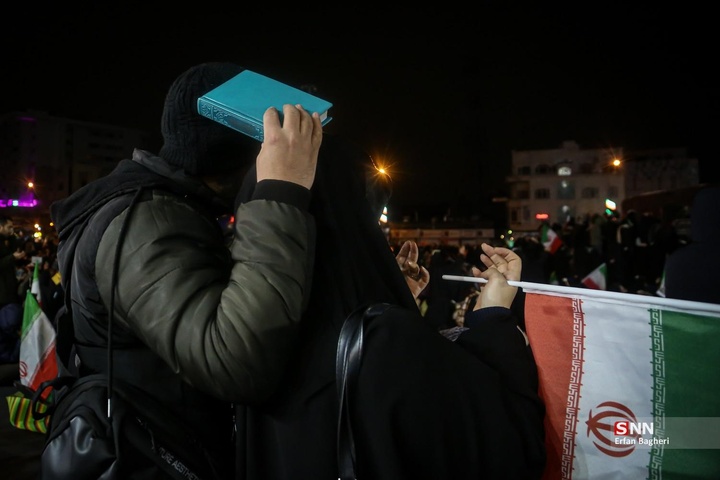 مراسم احیاء شب بیست و سوم ماه رمضان در میدان انقلاب اسلامی تهران