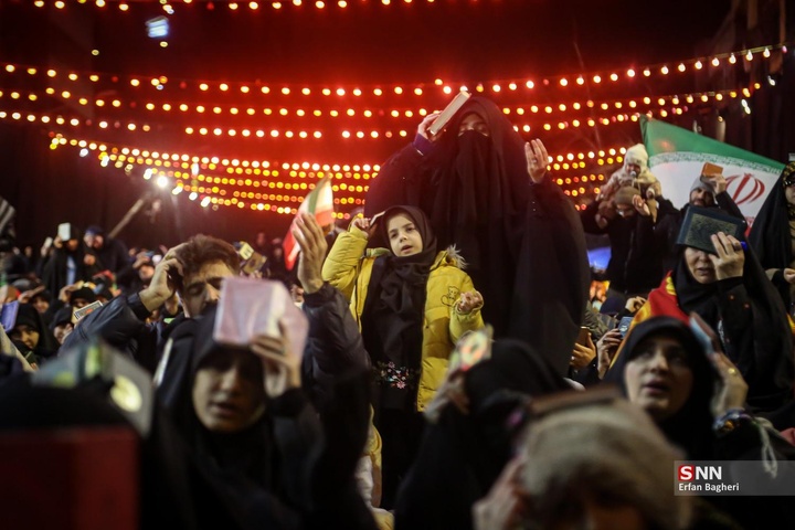 مراسم احیاء شب بیست و سوم ماه رمضان در میدان انقلاب اسلامی تهران