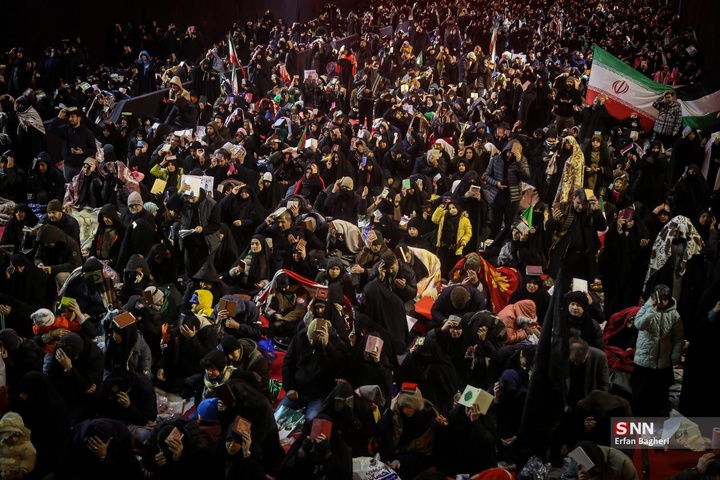 مراسم احیاء شب بیست و سوم ماه رمضان در میدان انقلاب اسلامی تهران