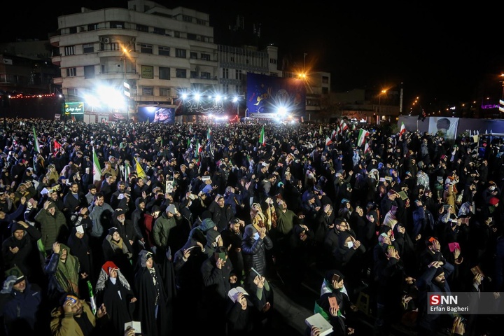 مراسم احیاء شب بیست و سوم ماه رمضان در میدان انقلاب اسلامی تهران