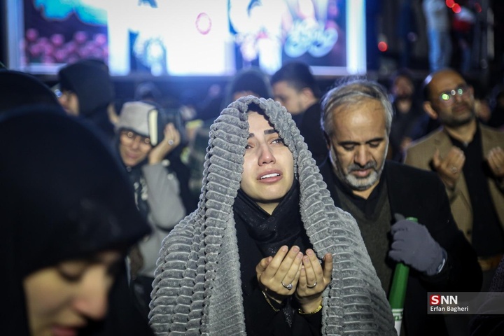 مراسم احیاء شب بیست و سوم ماه رمضان در میدان انقلاب اسلامی تهران