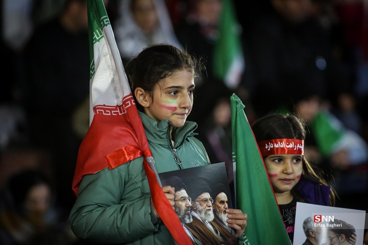 مراسم احیاء شب بیست و سوم ماه رمضان در میدان انقلاب اسلامی تهران