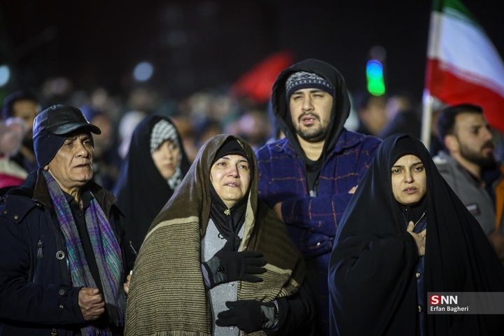 مراسم احیاء شب بیست و سوم ماه رمضان در میدان انقلاب اسلامی تهران