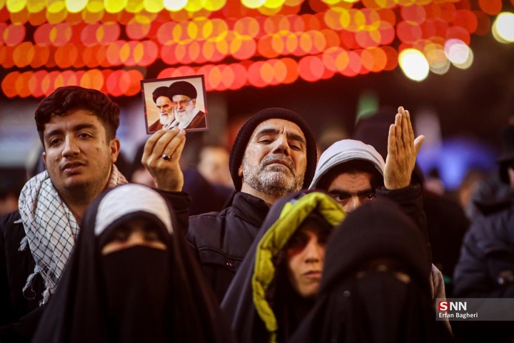 مراسم احیاء شب بیست و سوم ماه رمضان در میدان انقلاب اسلامی تهران