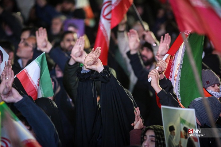 مراسم احیاء شب بیست و سوم ماه رمضان در میدان انقلاب اسلامی تهران