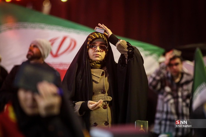 مراسم احیاء شب بیست و سوم ماه رمضان در میدان انقلاب اسلامی تهران