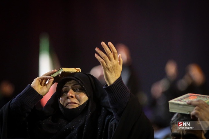 مراسم احیاء شب بیست و سوم ماه رمضان در میدان انقلاب اسلامی تهران