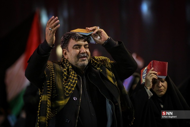 مراسم احیاء شب بیست و سوم ماه رمضان در میدان انقلاب اسلامی تهران