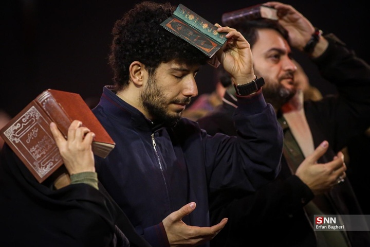 مراسم احیاء شب بیست و سوم ماه رمضان در میدان انقلاب اسلامی تهران