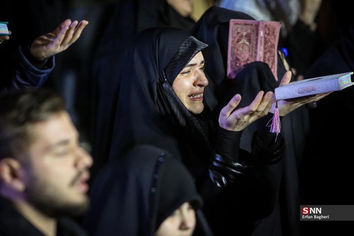 مراسم احیاء شب بیست و سوم ماه رمضان در میدان انقلاب اسلامی تهران