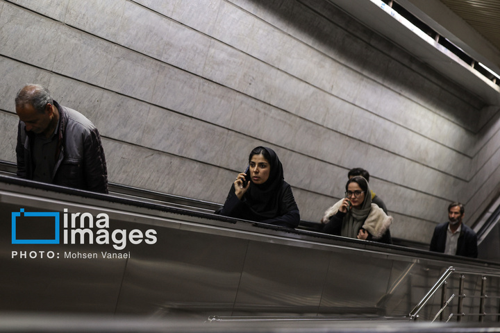 قلب تهران زیر بمباران هم می‌تپد