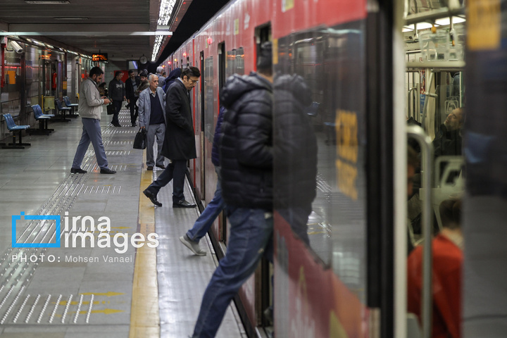 قلب تهران زیر بمباران هم می‌تپد