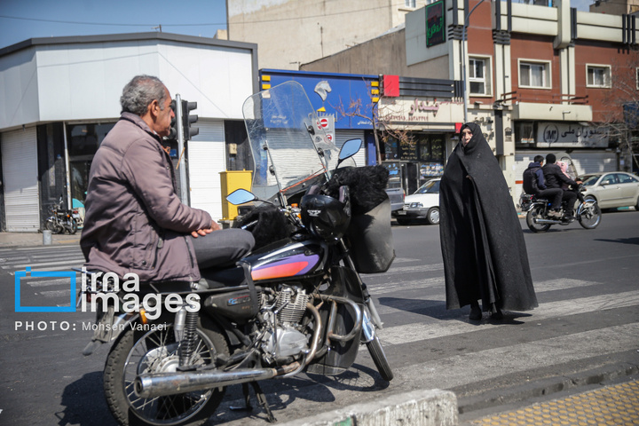 قلب تهران زیر بمباران هم می‌تپد