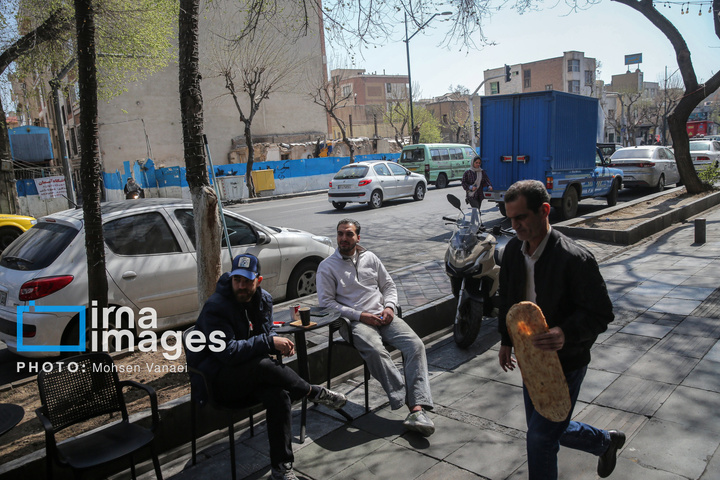 قلب تهران زیر بمباران هم می‌تپد