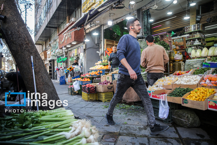 قلب تهران زیر بمباران هم می‌تپد