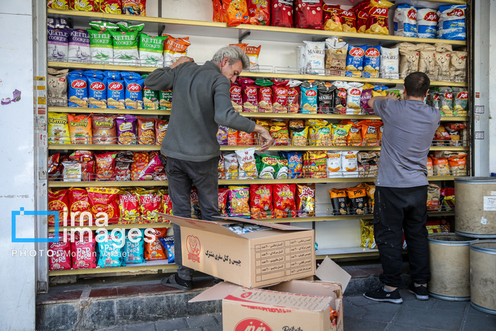 قلب تهران زیر بمباران هم می‌تپد