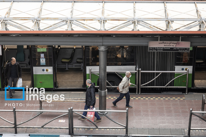 قلب تهران زیر بمباران هم می‌تپد