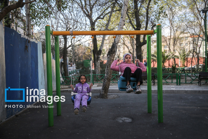 قلب تهران زیر بمباران هم می‌تپد