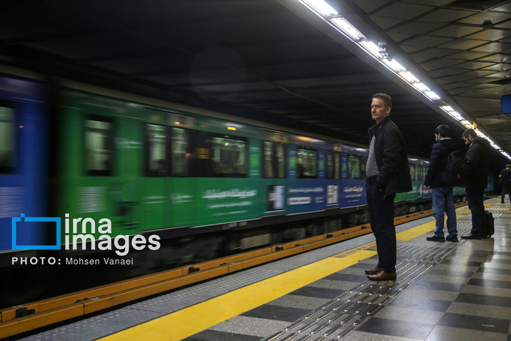 قلب تهران زیر بمباران هم می‌تپد