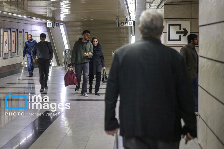 قلب تهران زیر بمباران هم می‌تپد