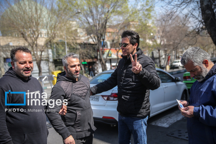 قلب تهران زیر بمباران هم می‌تپد