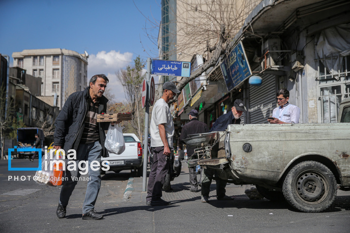 قلب تهران زیر بمباران هم می‌تپد